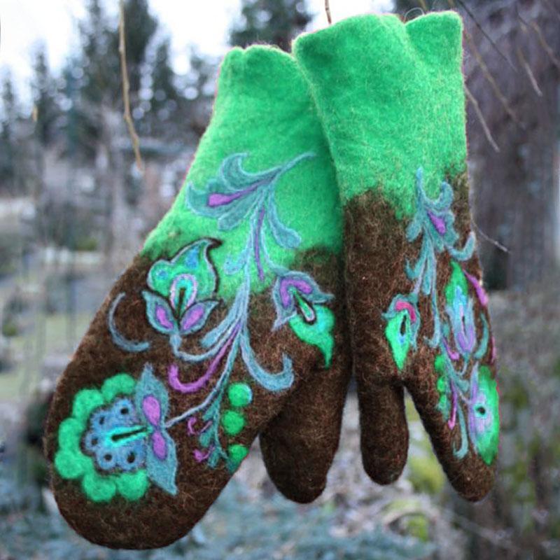 Hand warmer with Christmas flower embroidery | Bowlift