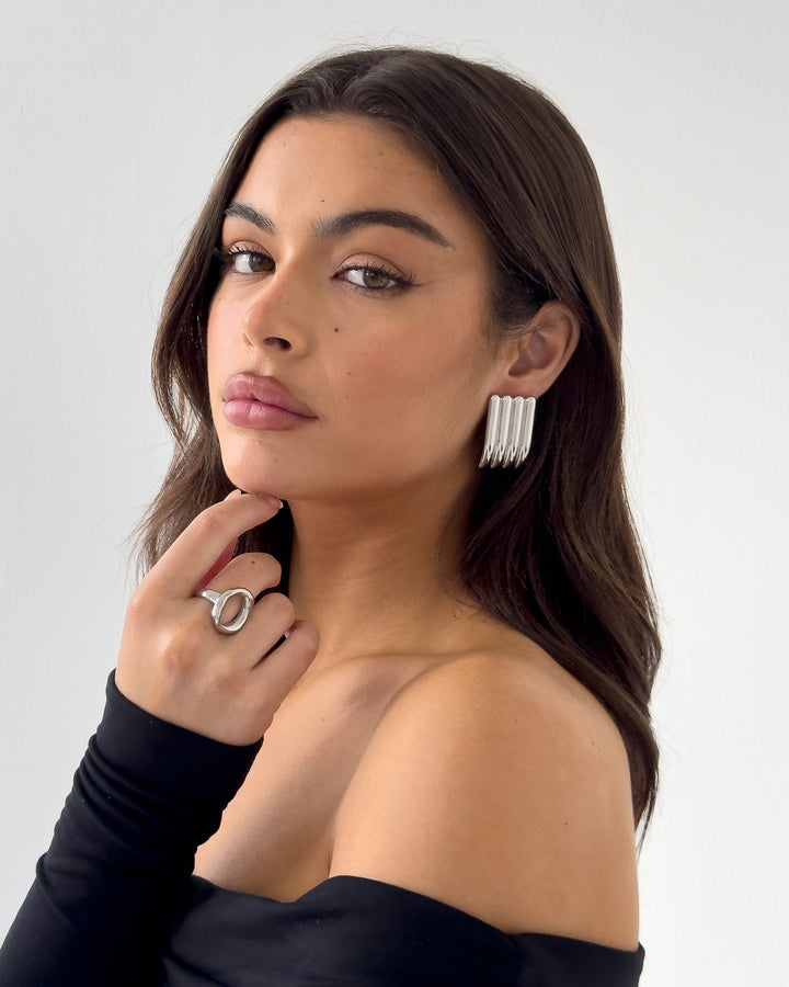 BowLift | Silver Oval Ring with Hollow Design – Minimalist Elegance for Every Day