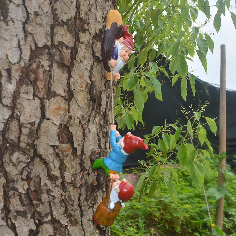 BowLift | Gnome Climbing Ornament