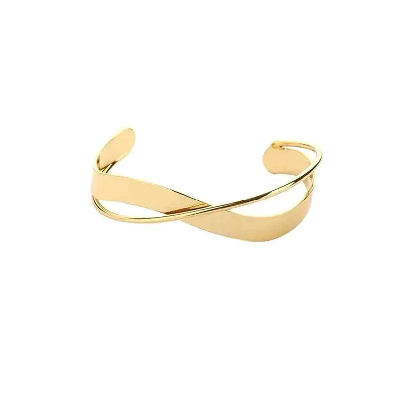 Elegant European Bracelet | Available in stunning silver and luxurious gold! Bowlift