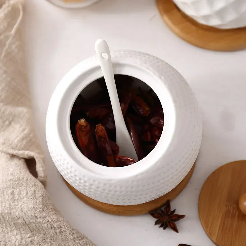 BowLift | Harmony of taste and design – ceramic containers with bamboo lids