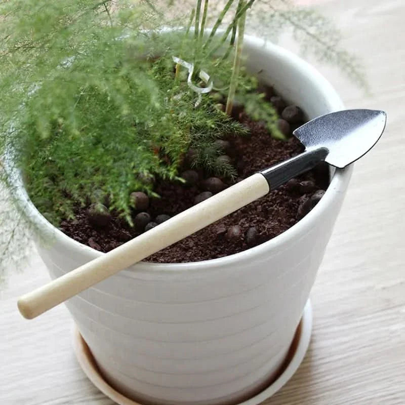 BowLift | Lushio - Essential Mini Garden Tools