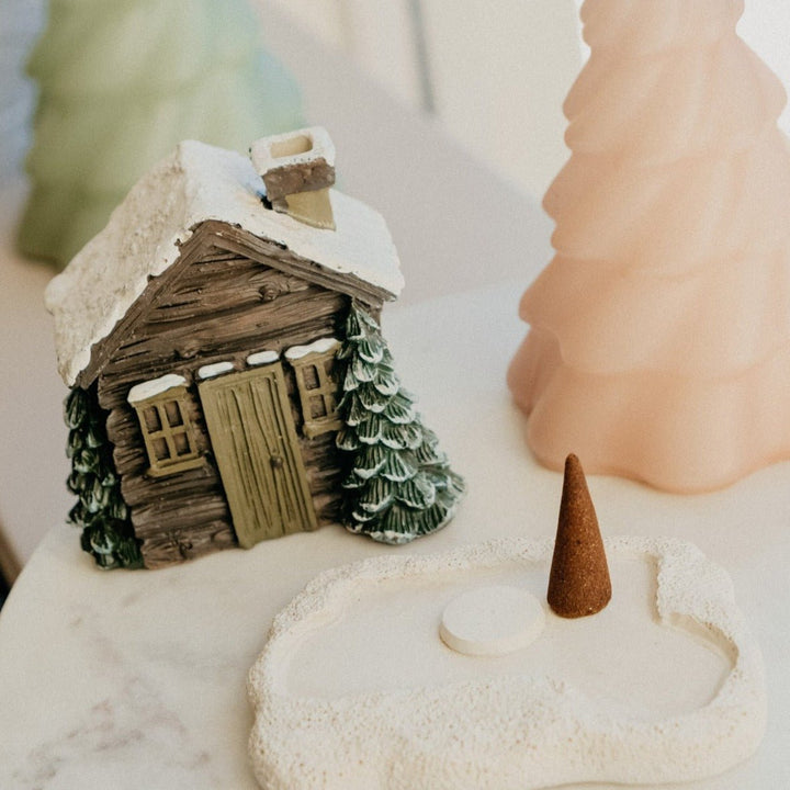 BowLift | Log Cabin Snowy Winter Incense Cone Burner