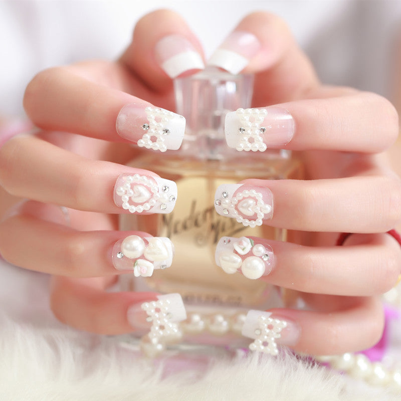 Artificial nails with delicate floral decorations Bowlift