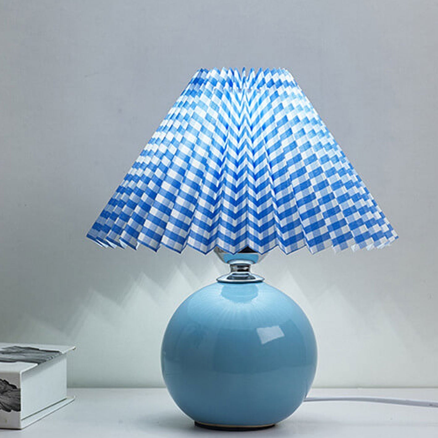 BowLift | Nordic minimalist 1-light table lamp made of ceramic with pleats