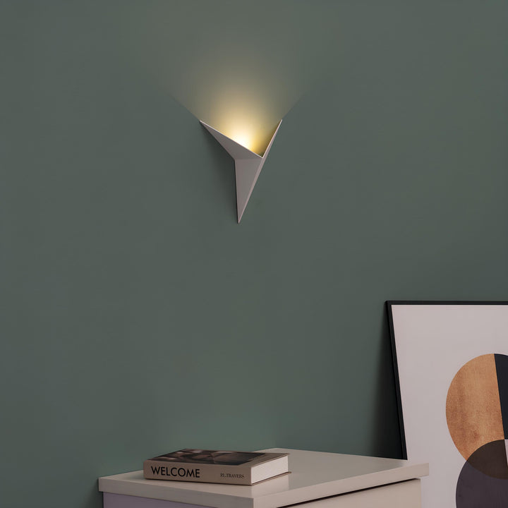 Modern Triangular Wall Lamp - TrigoLux | Bowlift