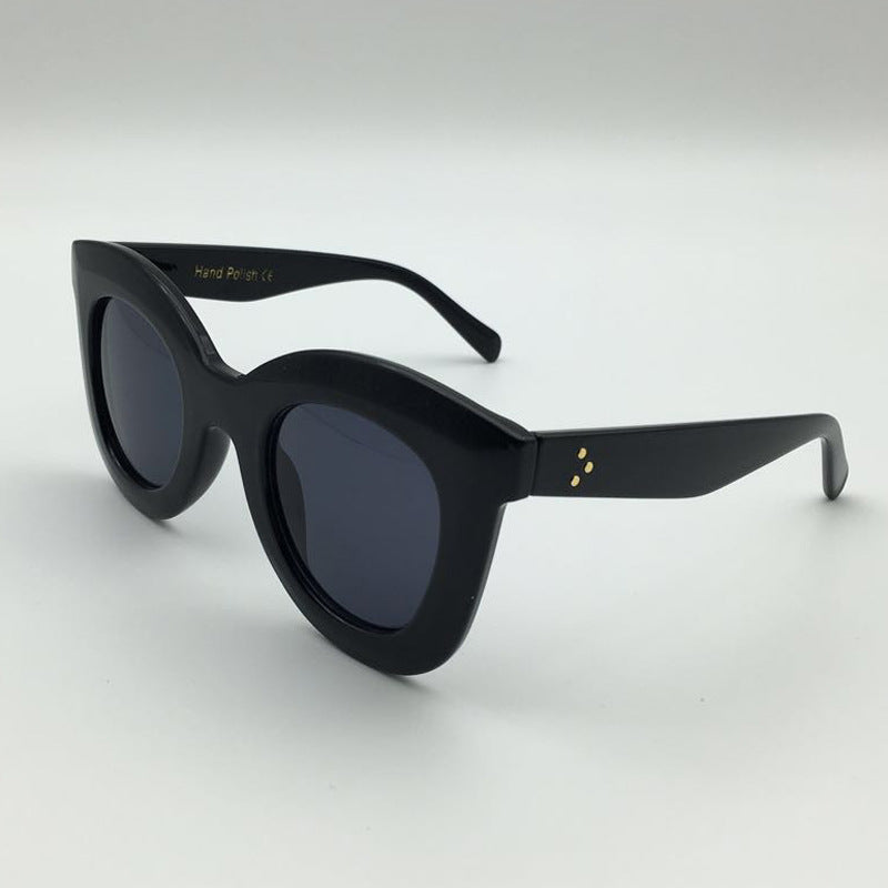 Women's stylish oversized sunglasses with trendy frame Bowlift