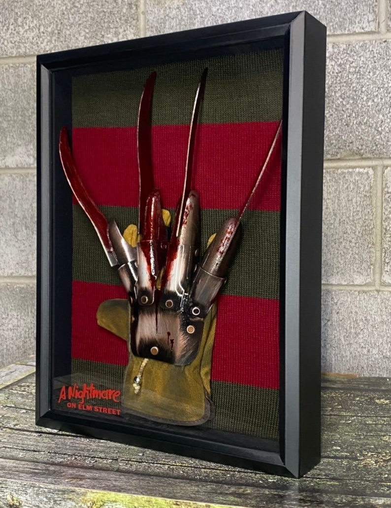 BowLift | Freddy Krueger Metal Glove & Sweater Shadow Box Horror Movie Prop Memorabilia Collectible A Nightmare On Elm Street Freddy Decor Halloween