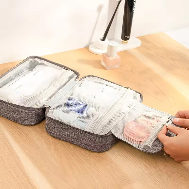 Water-repellent make-up bag with hanging hook | Bowlift