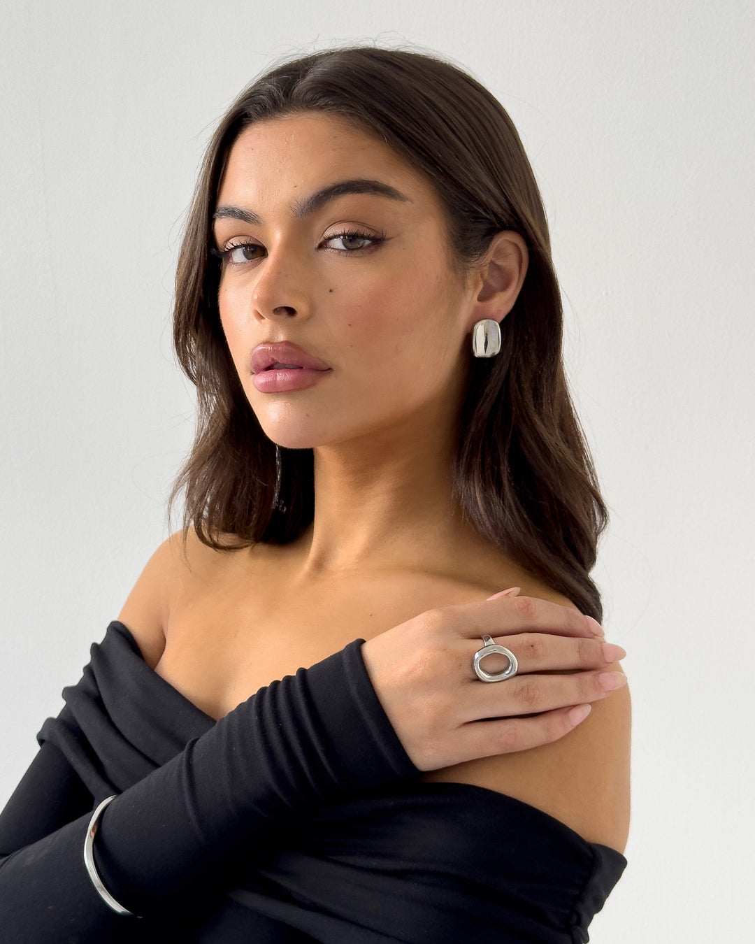 BowLift | Silver Oval Ring with Hollow Design – Minimalist Elegance for Every Day