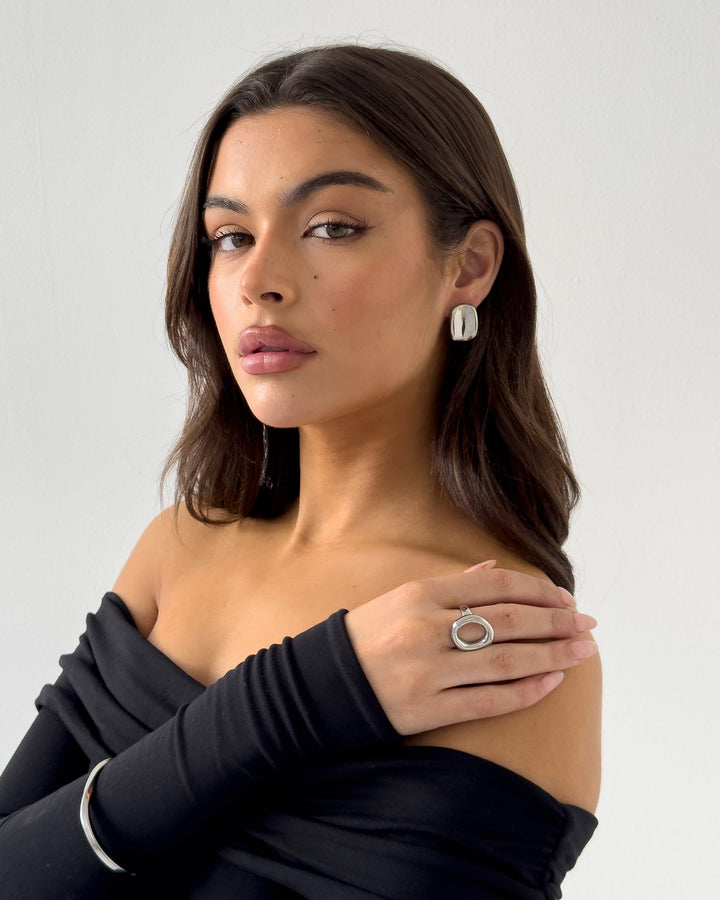 BowLift | Silver Oval Ring with Hollow Design – Minimalist Elegance for Every Day