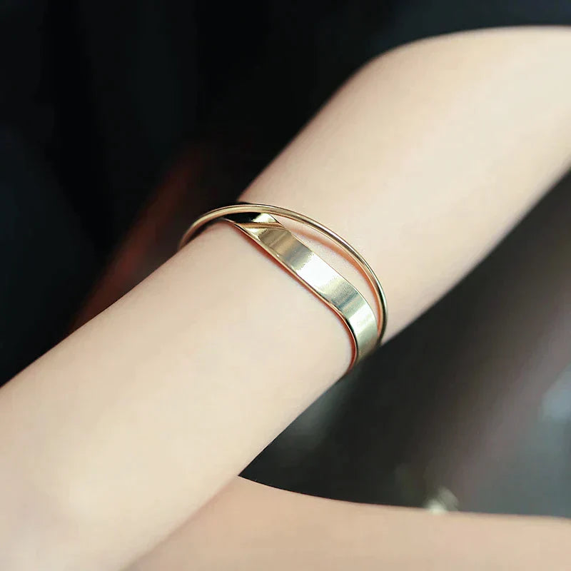 Elegant European Bracelet | Available in stunning silver and luxurious gold! Bowlift