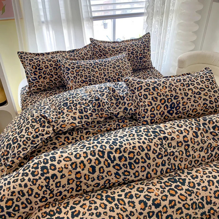 BowLift | Luxury Duvet Cover with Leopard Print
