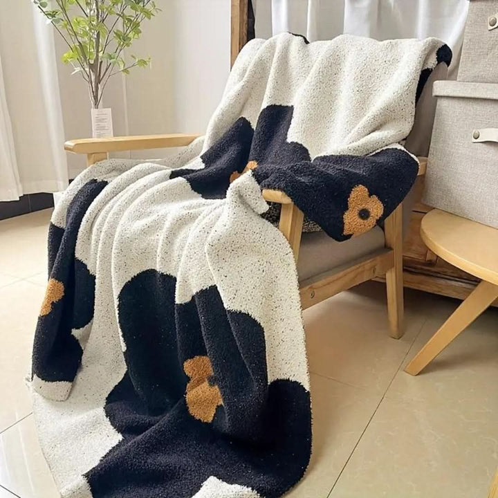 BowLift | CAS - Knitted blanket with floral pattern