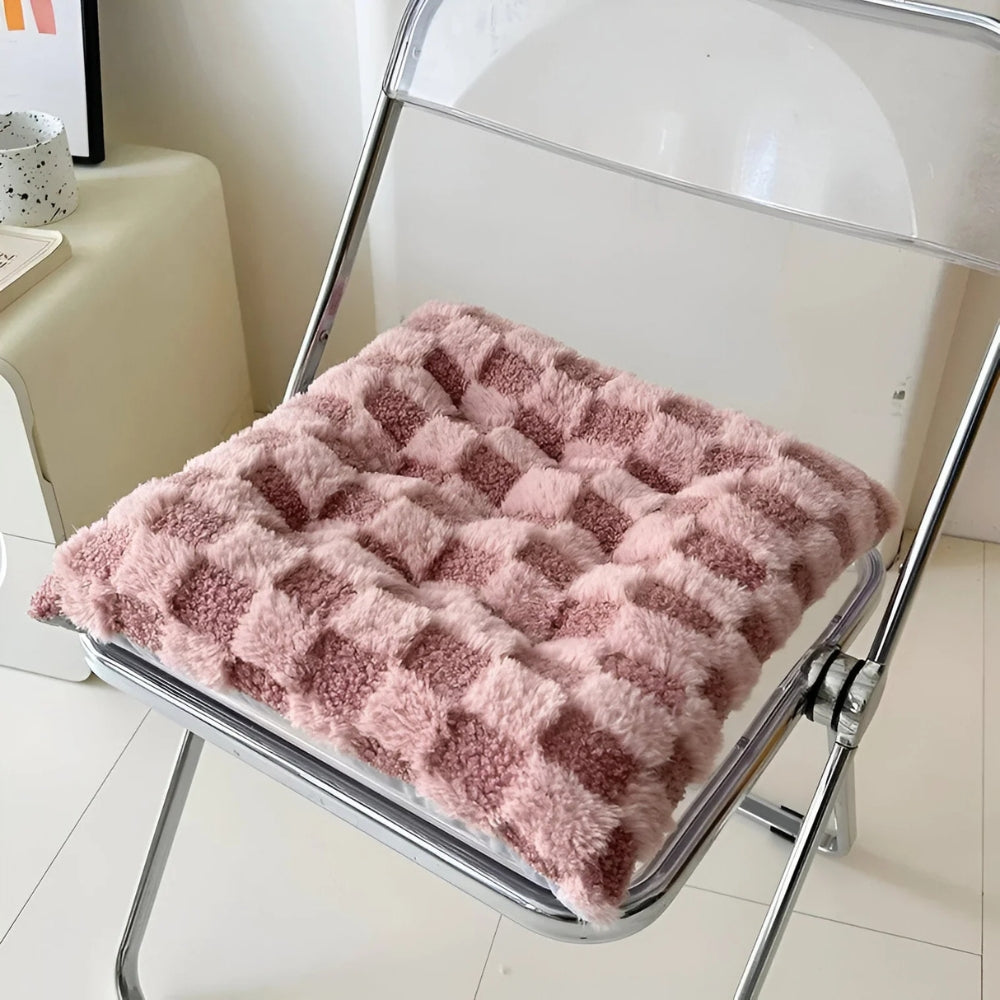 BowLift | Fuzzy Checkered Fur Padded Cushion