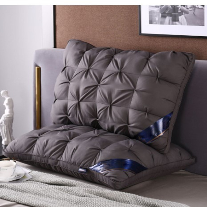 Ergonomic neck pillow with 3D quilting | Bowlift