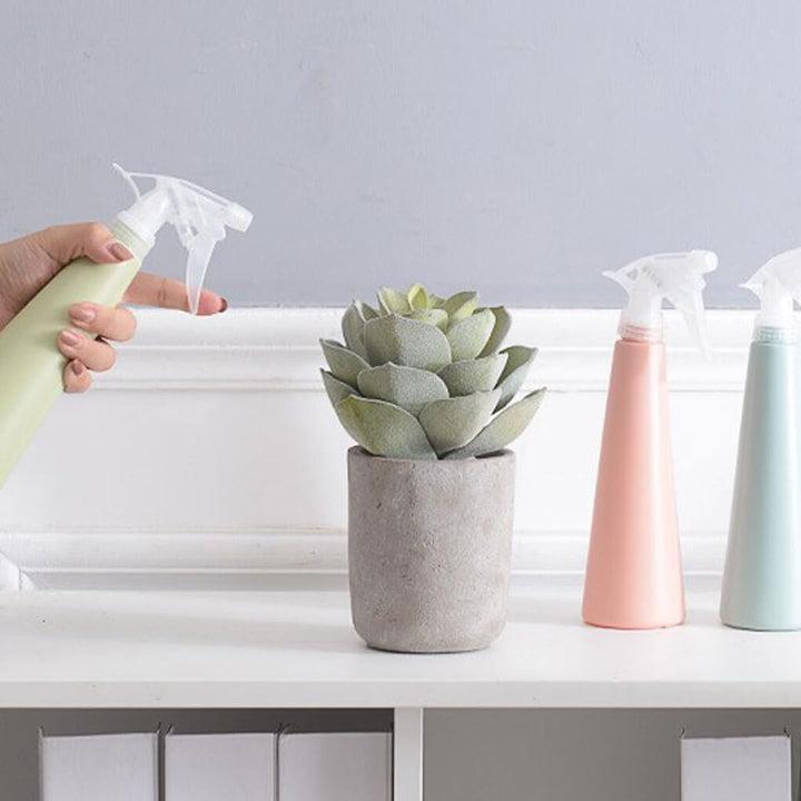 BowLift | Plant spray bottle in modern design for precise plant watering