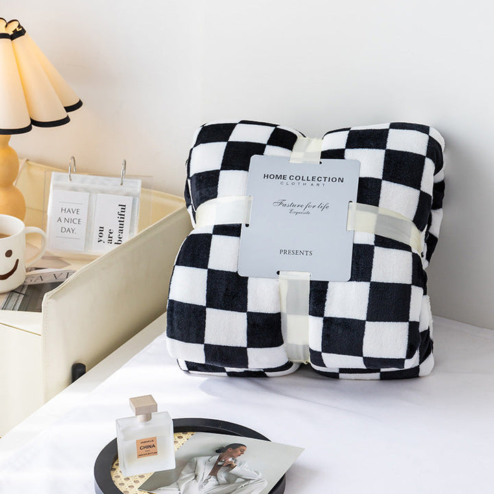 BowLift | Stylish blanket in checkered pattern for your home