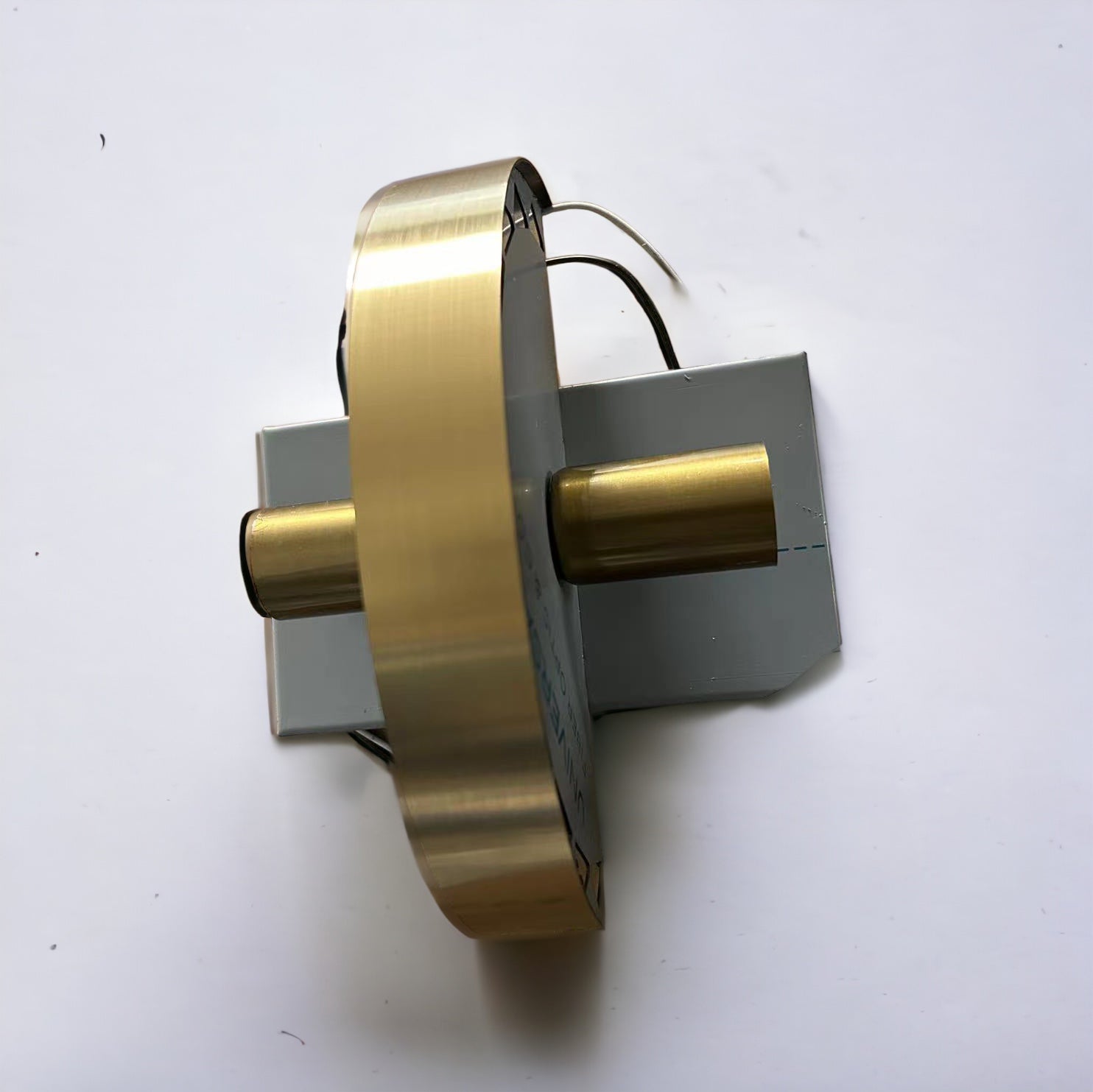 BowLift | GoldenGleam – Elegant Gold Wall Light with Warm Glow