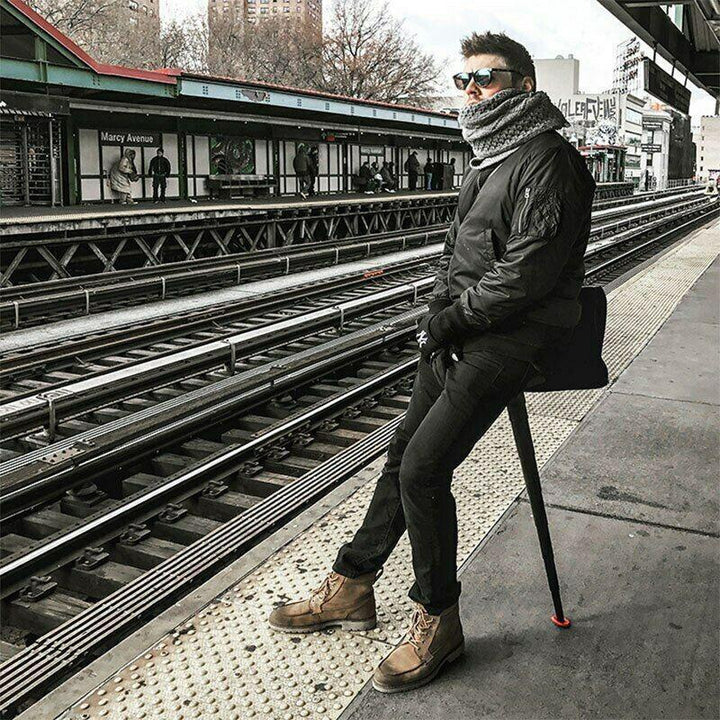 BowLift | Foldable walking stick with integrated seat for comfort on the go