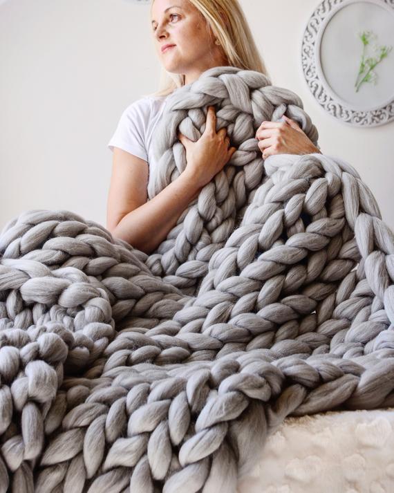 BowLift | Woven Blanket Soft and Elegant Accent for the Sofa