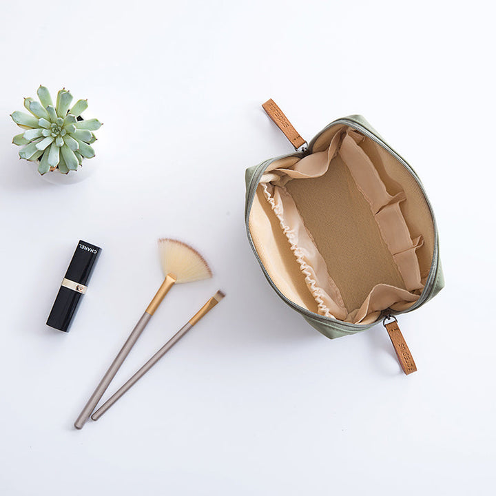 Solid color cosmetic bag with double zipper | Bowlift