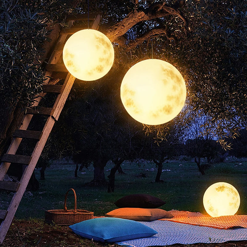 BowLift | Garden lamp in the shape of the moon