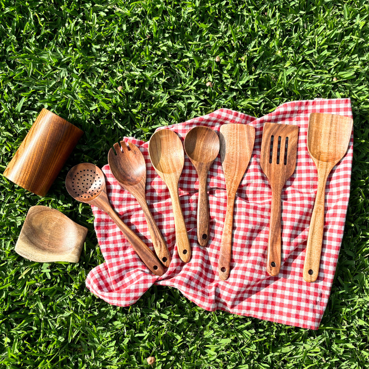 BowLift | PureTeak – Timeless kitchen helpers made from sustainable teak wood