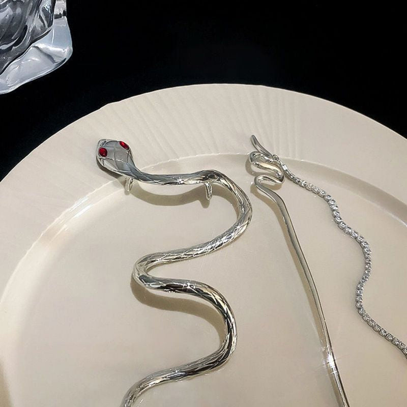 BowLift | Silver Spiral Snake Tassel Hairpin