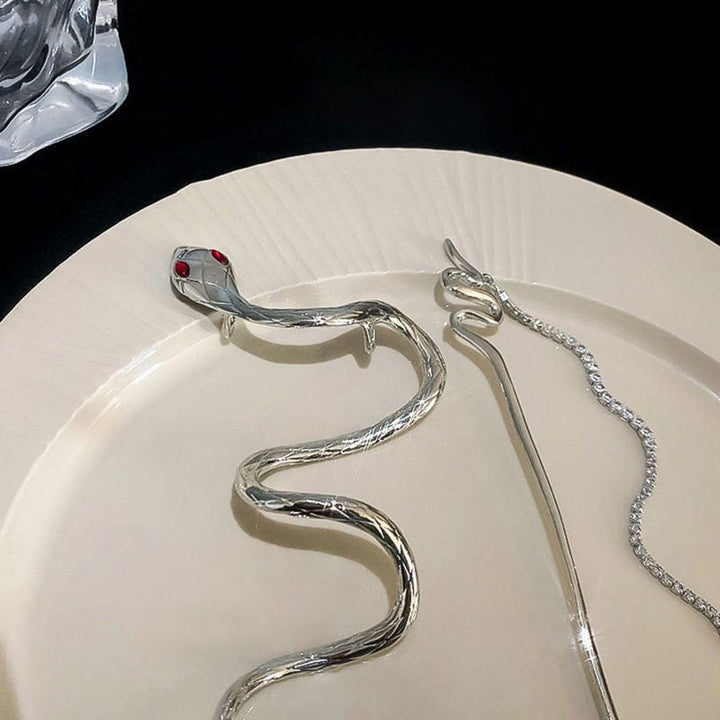 BowLift | Silver Spiral Snake Tassel Hairpin