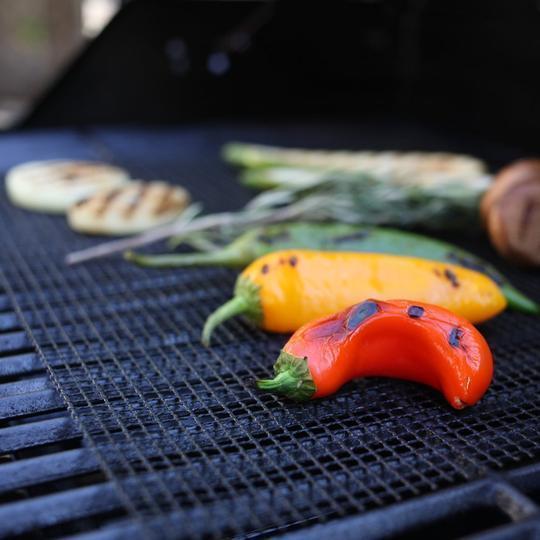 BowLift | FlameMat Mess-Free Grilling