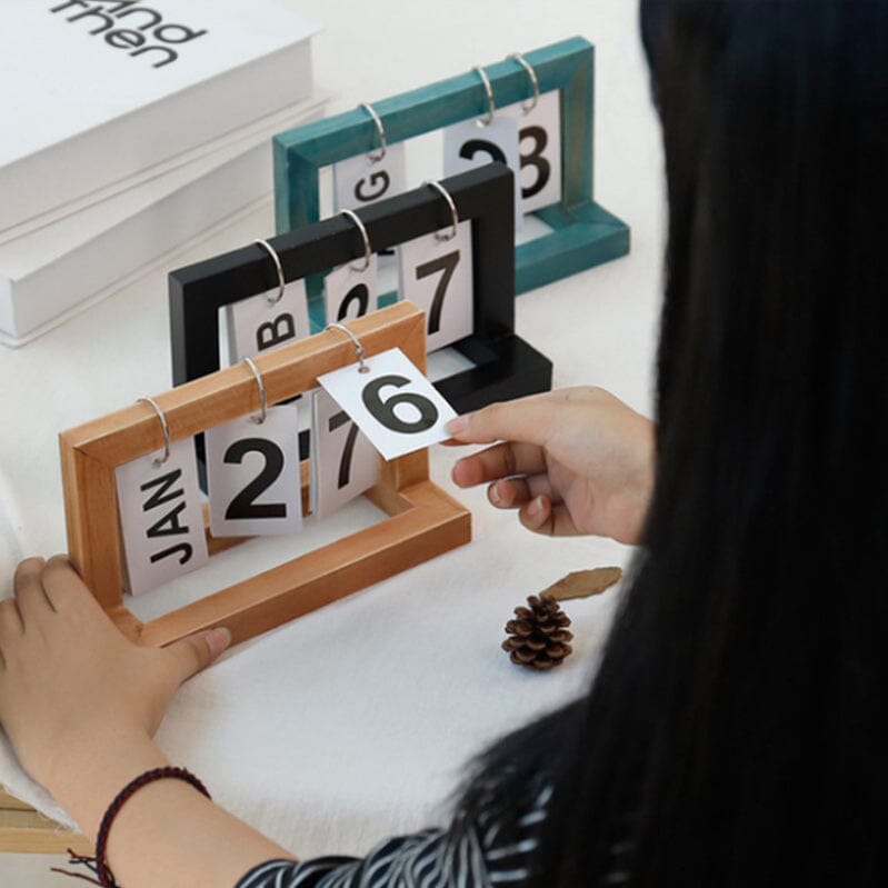 Dutch Teak Wood Desktop Calendar | Bowlift