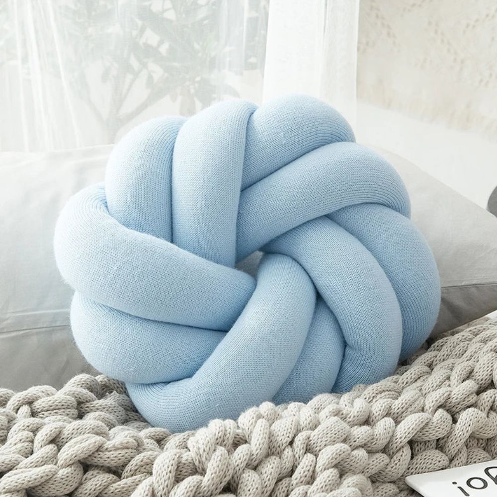 BowLift | Puffy Pretzel Cushion