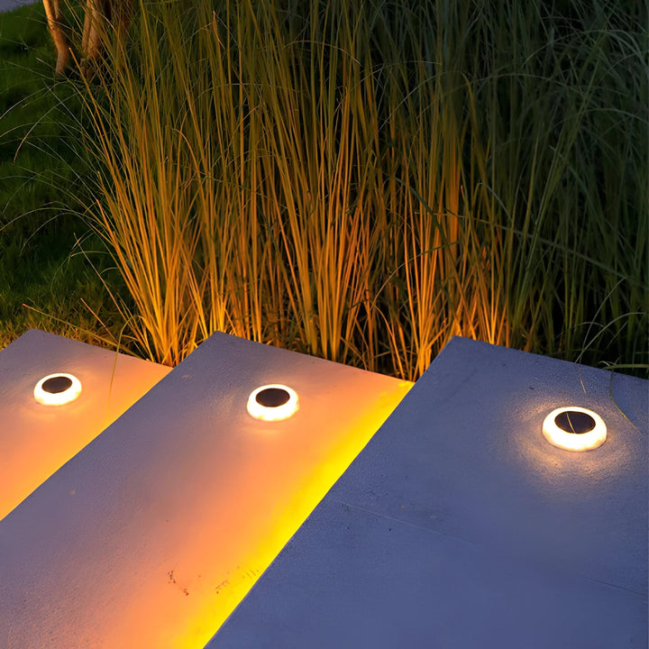 BrightLume – Solar Garden Light