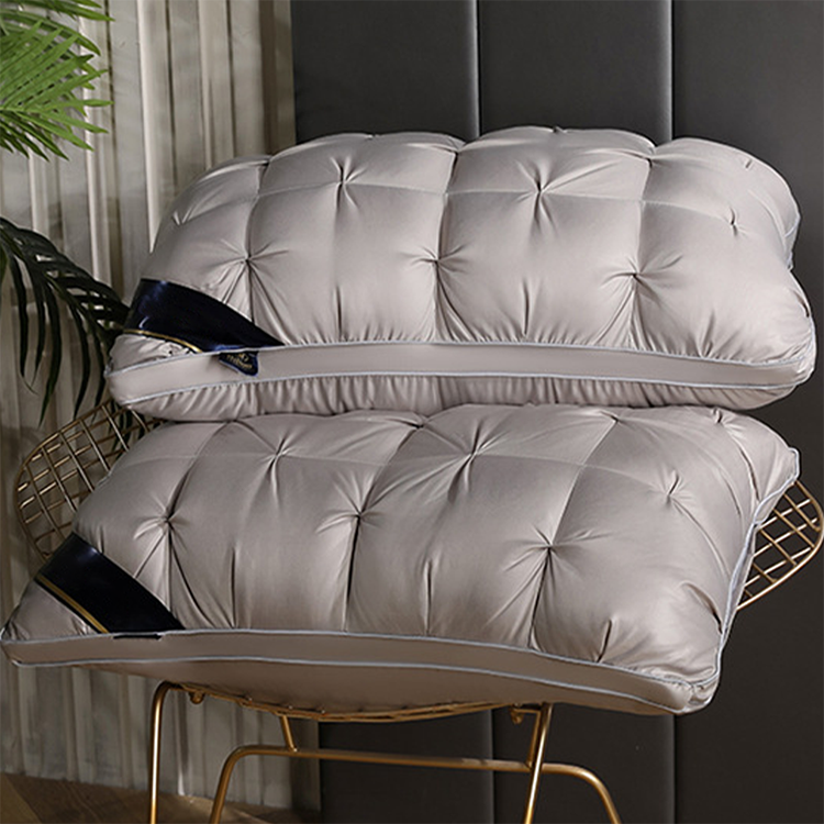 Ergonomic neck pillow with 3D quilting | Bowlift