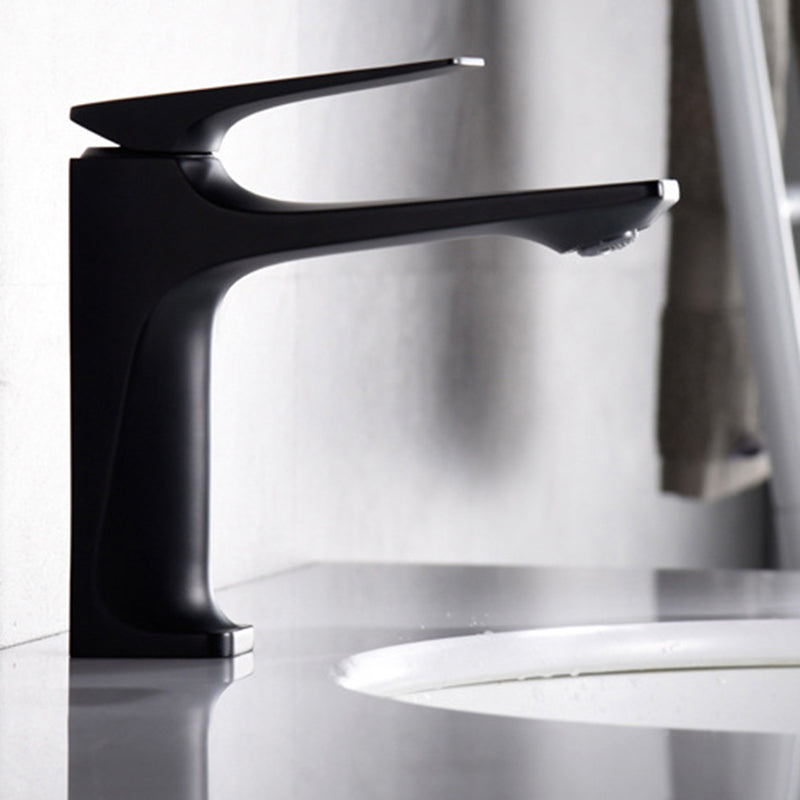 BowLift | Modern Bathroom Faucet Brass Deep Curve Lever Handle with Faucet Hose