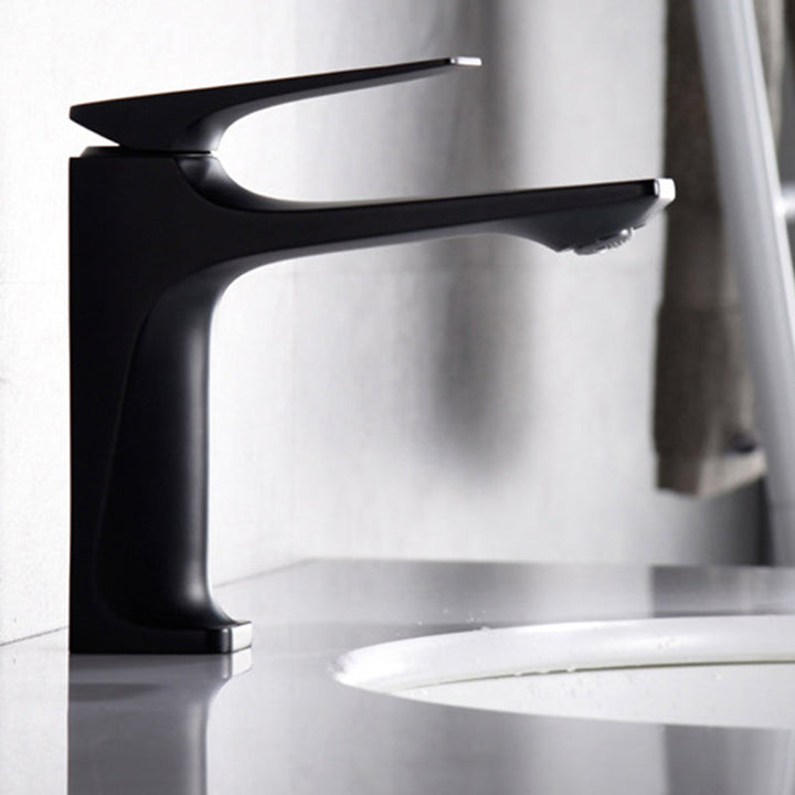 BowLift | Modern Bathroom Faucet Brass Deep Curve Lever Handle with Faucet Hose