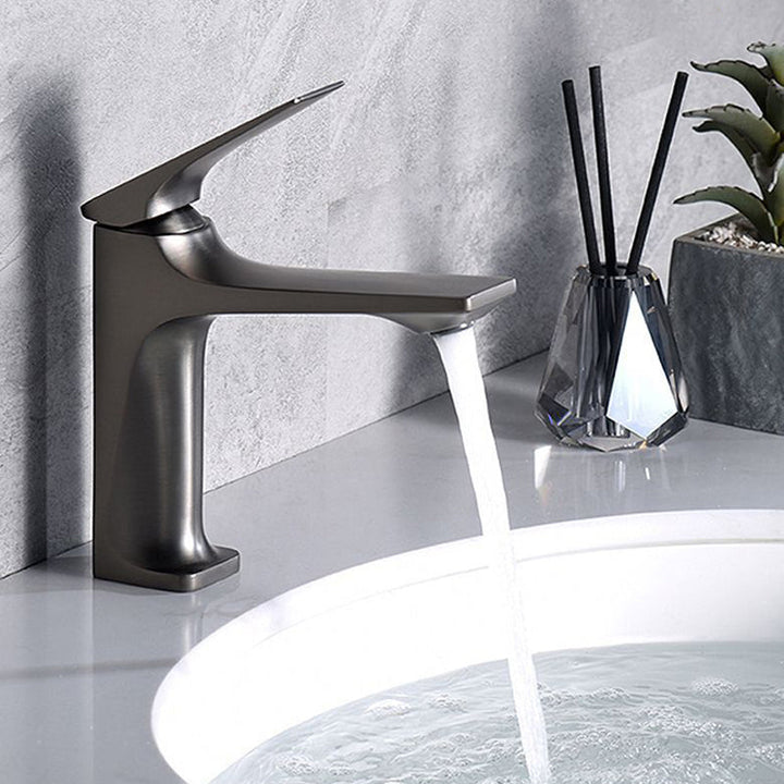 BowLift | Modern Bathroom Faucet Brass Deep Curve Lever Handle with Faucet Hose