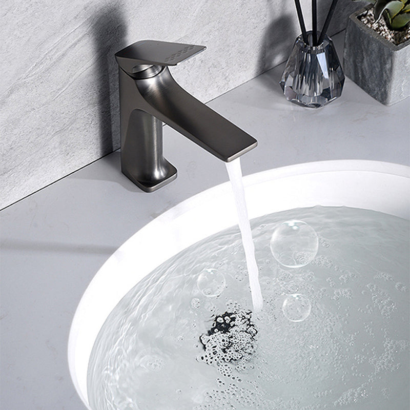 BowLift | Modern Bathroom Faucet Brass Deep Curve Lever Handle with Faucet Hose