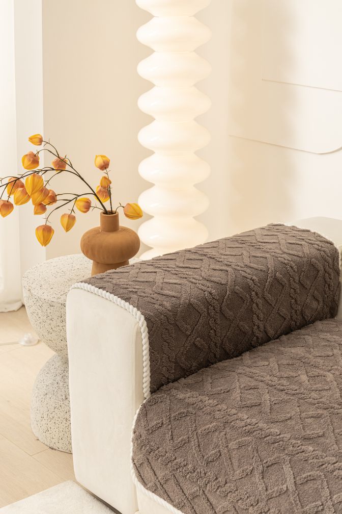 BowLift | Classic One-Piece Sofa Slipcover