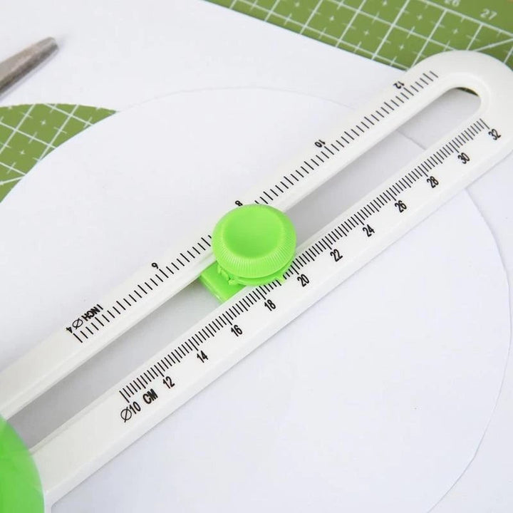 BowLift | Simple Plastic Round Cutting Knife Model
