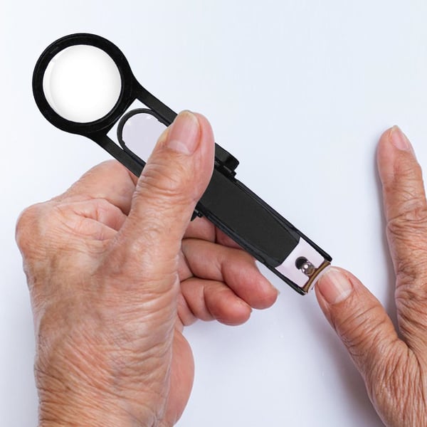 BowLift | Nail clipper with magnifying glass