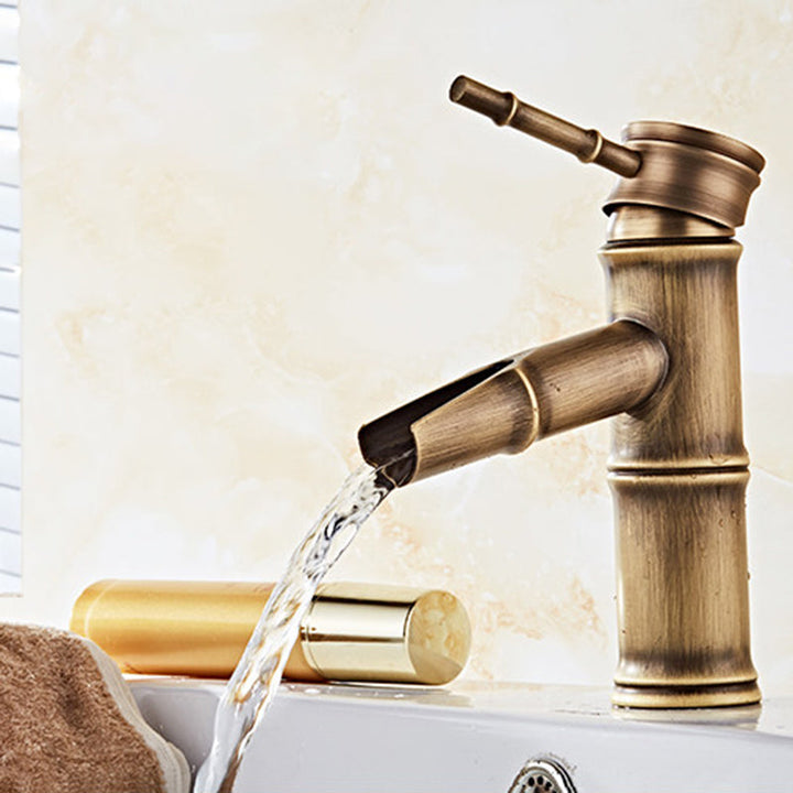 BowLift | Lever Handle Vanity Faucet Country Low Arc Faucet Single Hole Basin Faucet