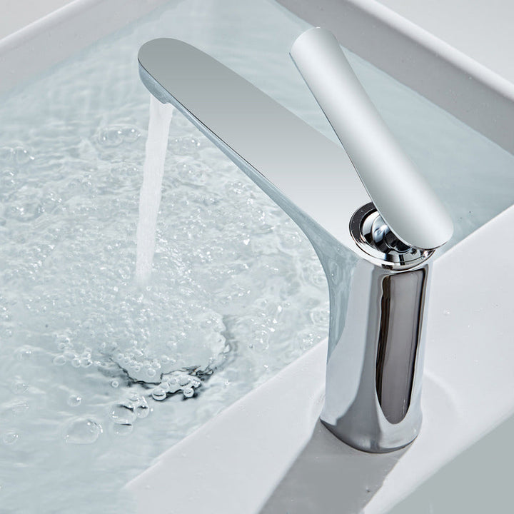 BowLift | Luxury 1 Handle Sink Bathroom Faucet Round Brass Sink Faucet with Water Hose