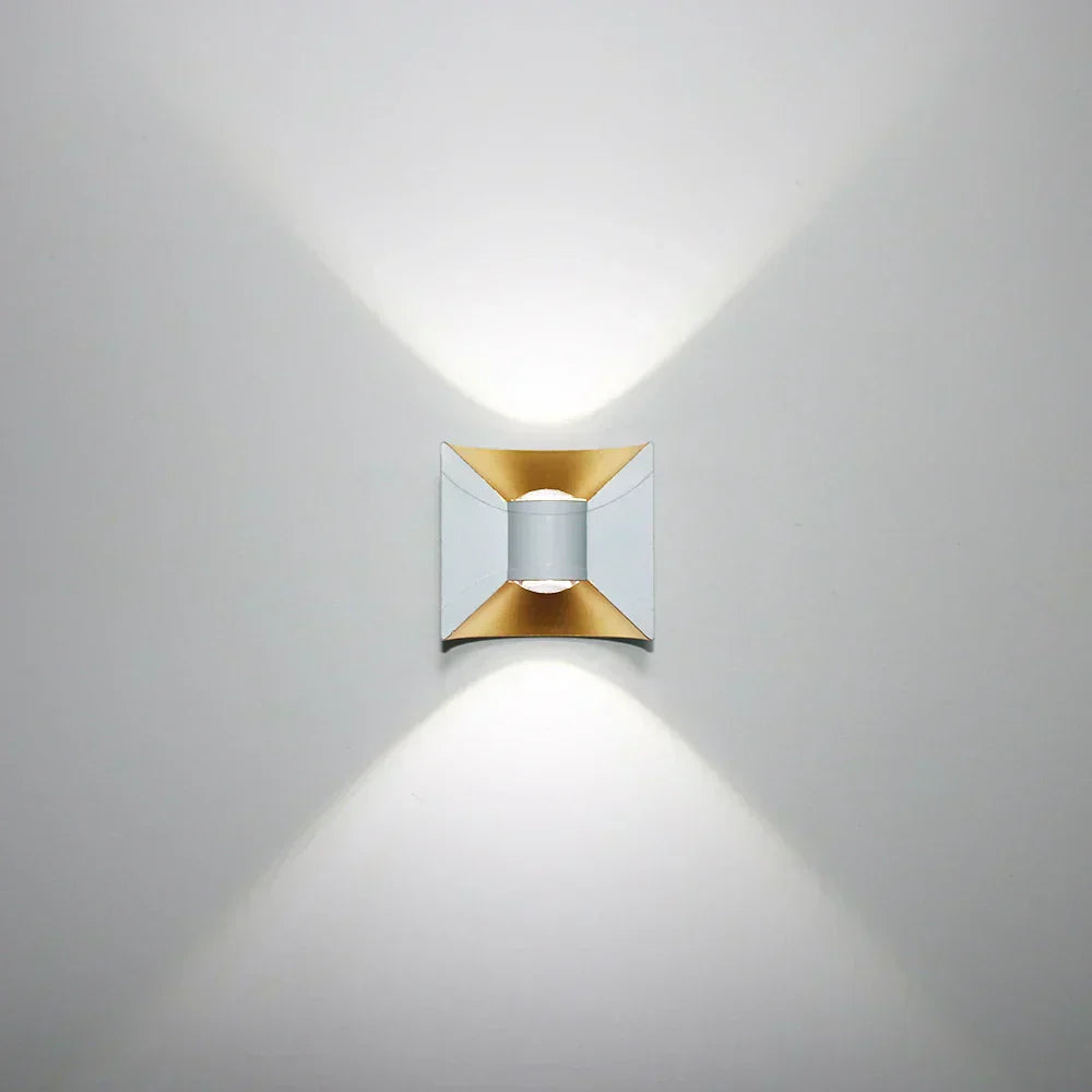 LumiereMurale Wall Lamp - Stylish LED Outdoor Lighting for Your Garden | Bowlift