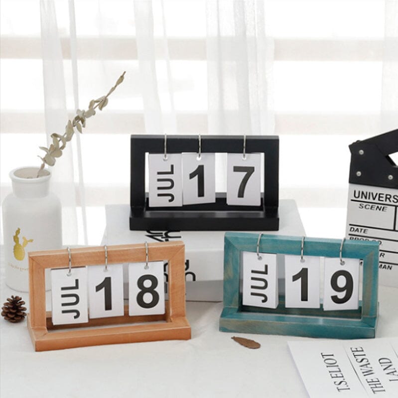 Dutch Teak Wood Desktop Calendar | Bowlift