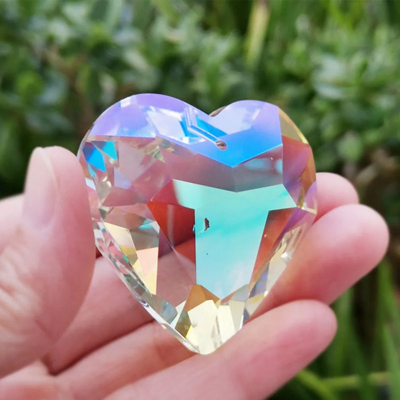 GlimmerHeart Elegant Heart-Shaped Sun Catcher – Enchanting Light Effects for Your Home Bowlift