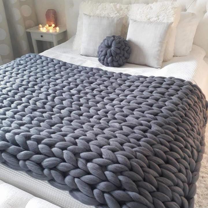 BowLift | Woven Blanket Soft and Elegant Accent for the Sofa