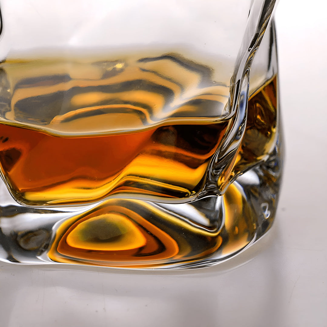Whiskey glass in Edo Kiriko style – Handcut with unique crumple design | Bowlift