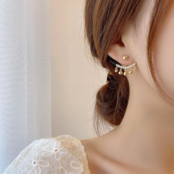 Geometric Meniscus Earrings made of Rhinestones and Pearls | Bowlift